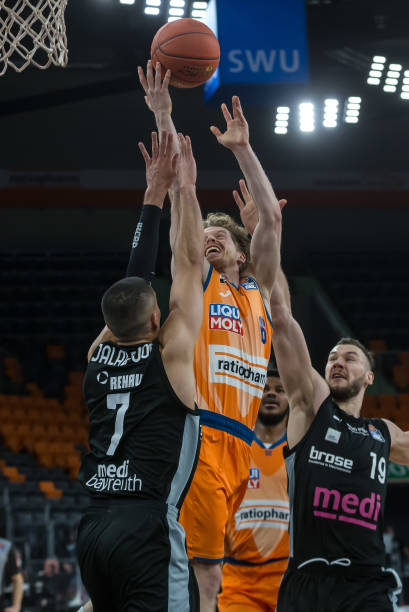 维度承担湖 维度承担湖