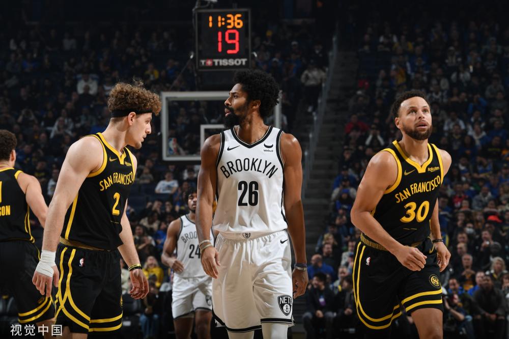 20分大败！张庆鹏还不下课？除了外援没人帮忙，丁伟笑而不语