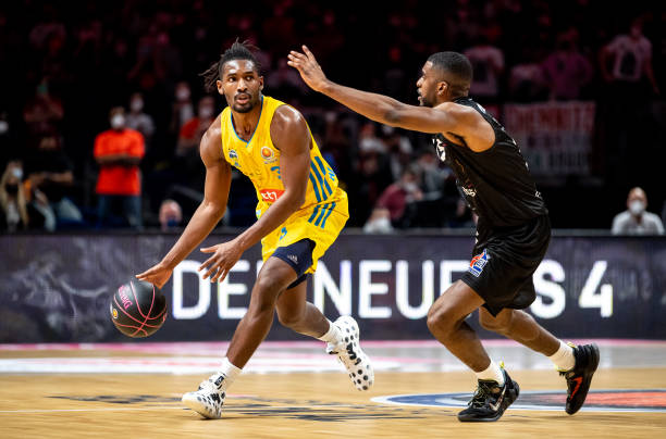 之后可能变阵？雷霆本赛季完全体首发合体4场比赛0胜4负一胜难求（雷霆或调整首发？本季完全体阵容4战皆负仍未开胡）