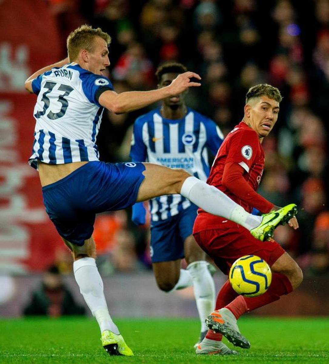 詹姆斯将离开湖人 遭东契奇质问